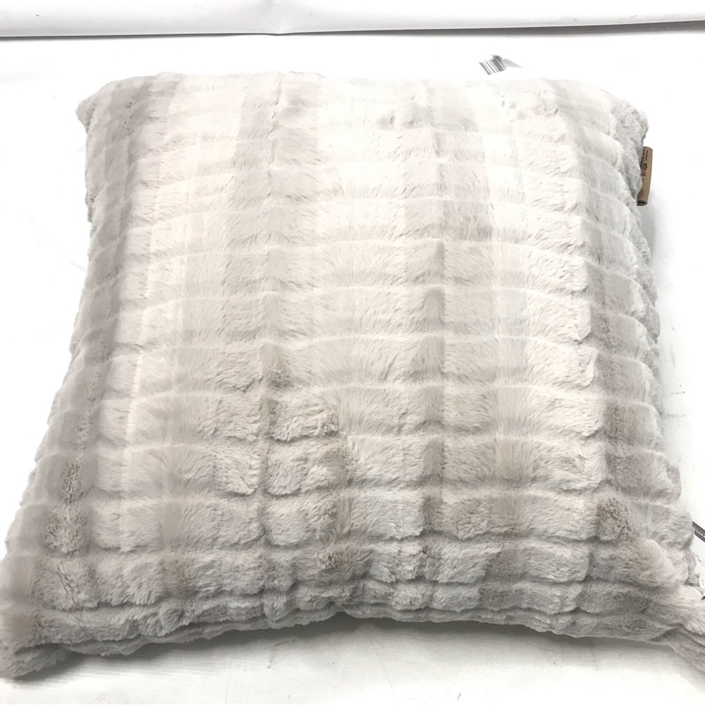 Ugg Kookaburra Pillow Gray Fuzzy Faux Fur Soft Decorative 20” X 20” READ
